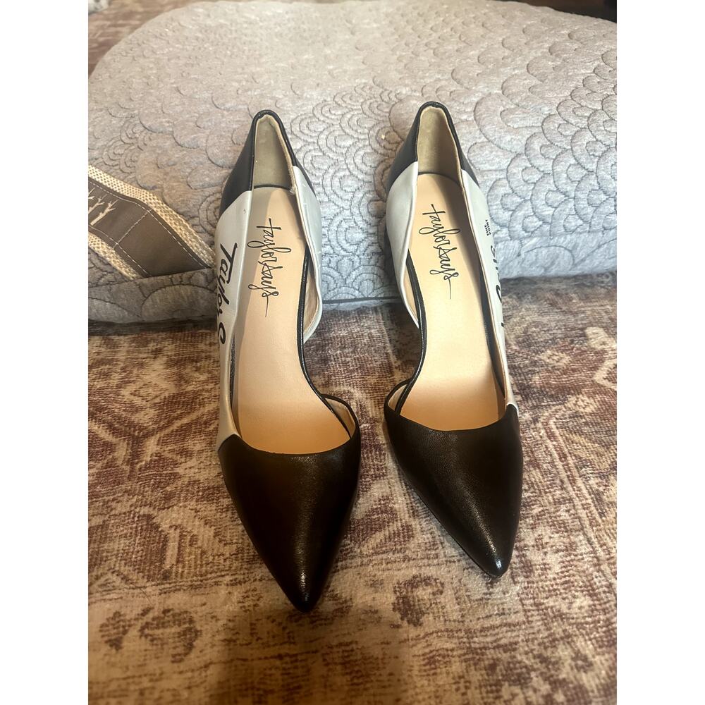 Taylor Says Doodlez Pointy Leather Stilettos